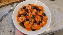 Marinierte Möhren mit Oliven: einfache Antipasti mit Honig und Apfelessig